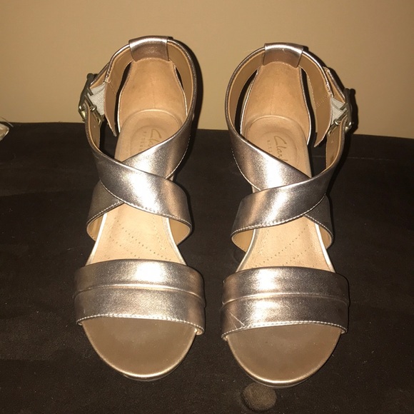clarks rose gold sandals